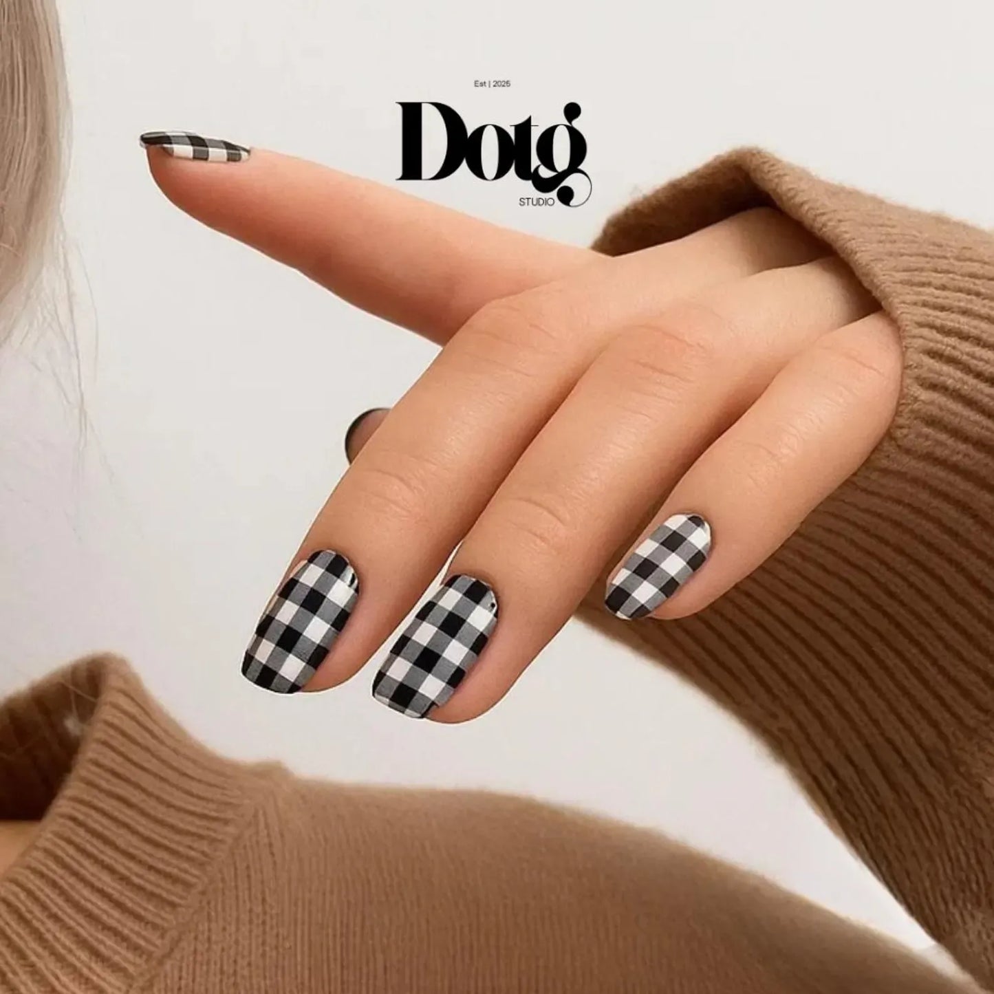 Plaid Black & White Nail Wraps