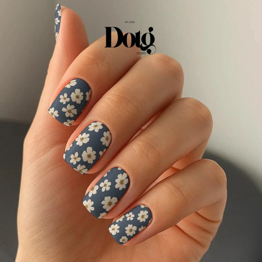 Winter White Daisy Nail Wraps