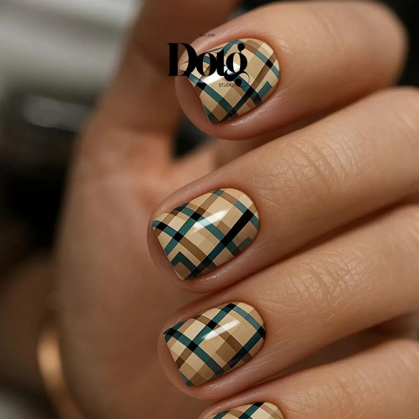 Geometric Plaid Nail Wraps