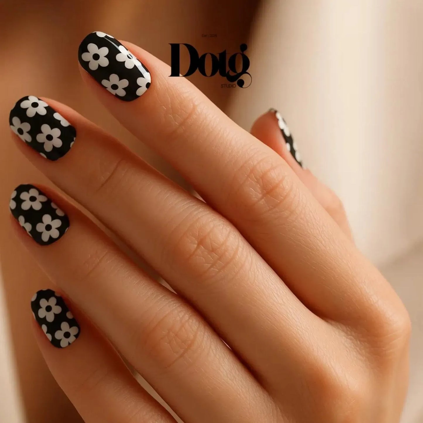 Black & White Daisy Nail Wraps
