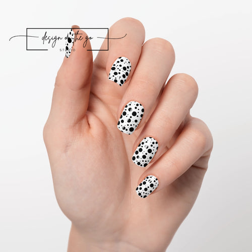 Black Dots Nail Wrap