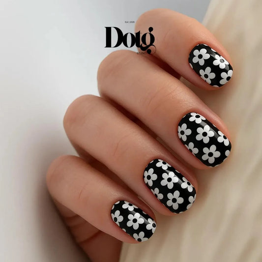 Black & White Daisy Nail Wraps