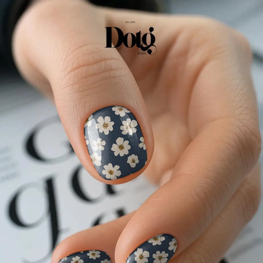 Winter White Daisy Nail Wraps