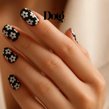 Black & White Daisy Nail Wraps